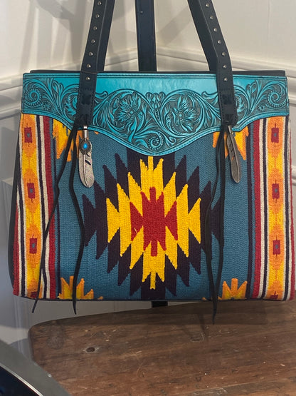 TRINITY RANCH - AZTEC CONCEALED CARRY TOTE